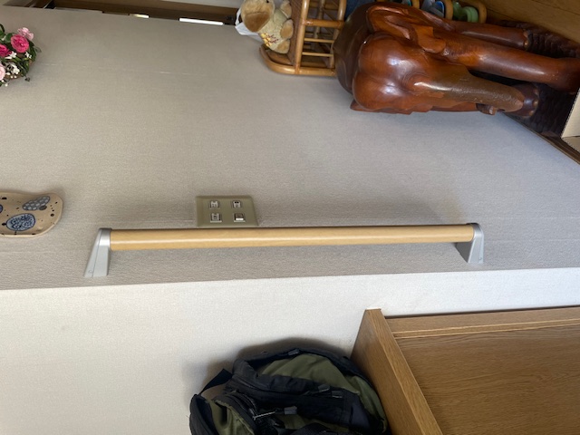 春日井市の戸建て住宅で玄関に手すりを設置|高齢夫婦の段差対策リフォーム 画像
